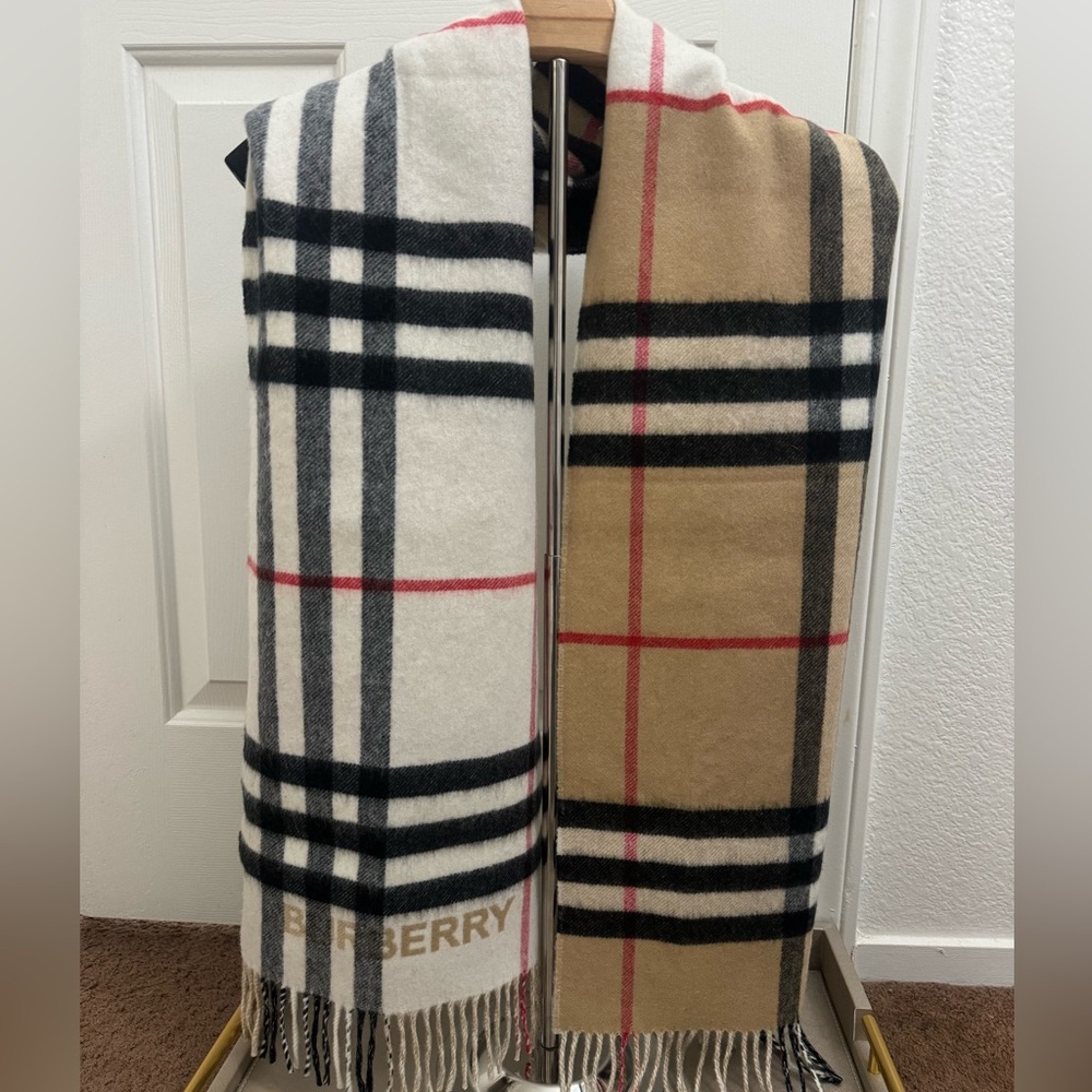 Burberry Contrast Cashmere Scarf - Beige and White Check